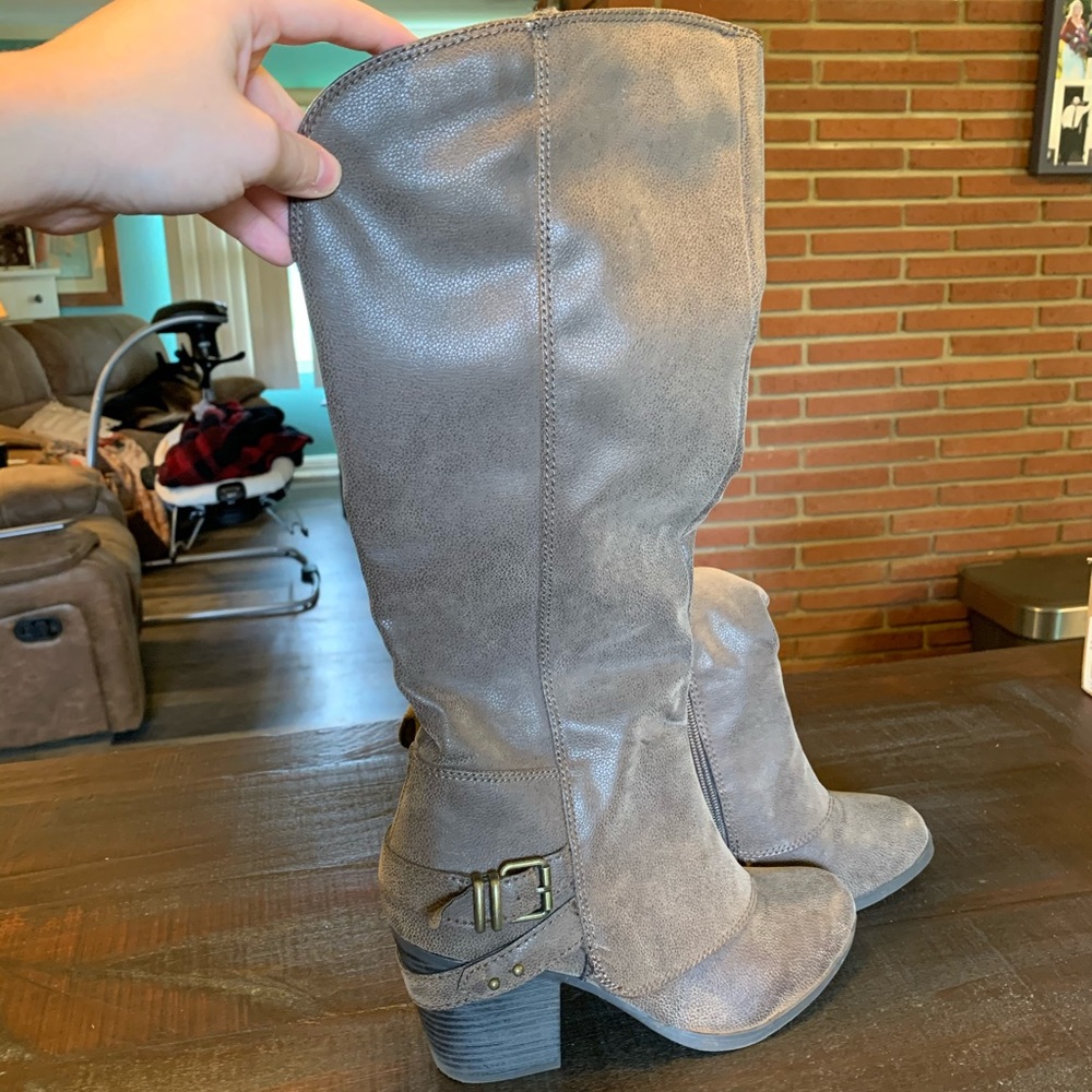 Knee high heeled boots